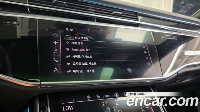 Audi A8 2021 — ფოტო 32/36