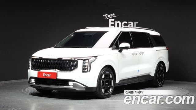 Kia Carnival 2023 — Фото 1/20
