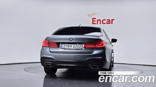 BMW 5 Series 2018 — ფოტო 4/20