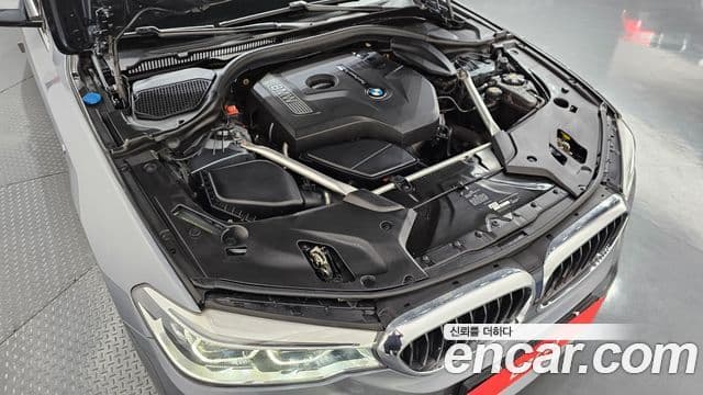 BMW 5 Series 2018 — ფოტო 6/20