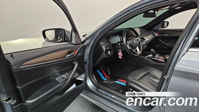 BMW 5 Series 2018 — ფოტო 10/20