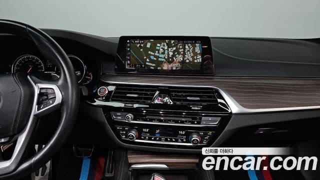 BMW 5 Series 2018 — ფოტო 12/20