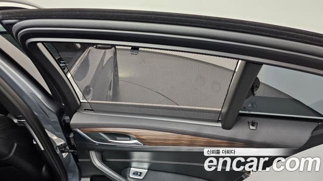 BMW 5 Series 2018 — ფოტო 20/20