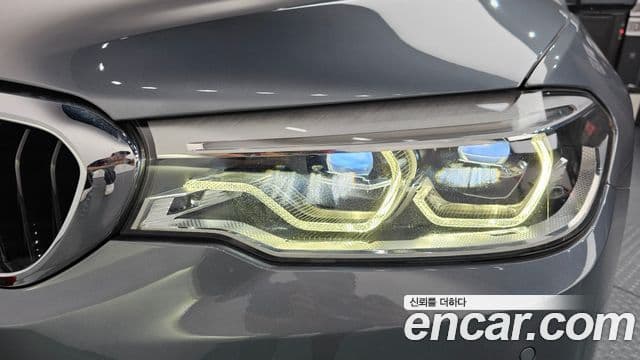 BMW 5 Series 2018 — Şəkil 11/36