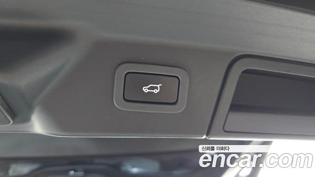 Land Rover Range Rover Velar 2019 — ფოტო 17/20