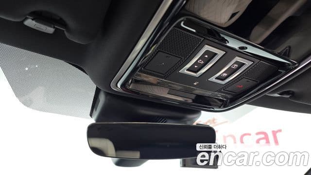 Land Rover Range Rover Velar 2019 — ფოტო 19/20