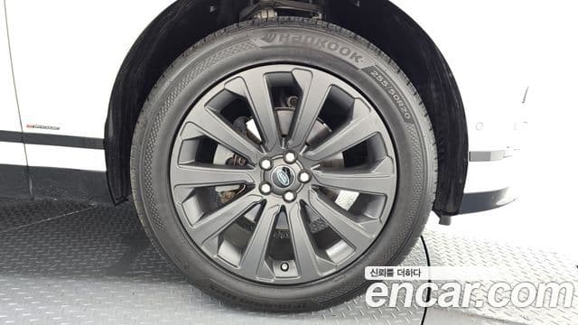 Land Rover Range Rover Velar 2019 — Photo 18/34