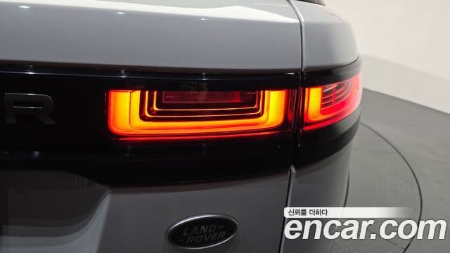 Land Rover Range Rover Velar 2019 — Photo 16/34