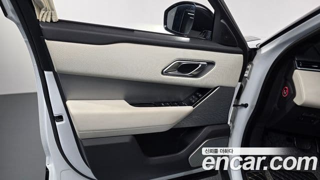 Land Rover Range Rover Velar 2019 — Photo 6/34