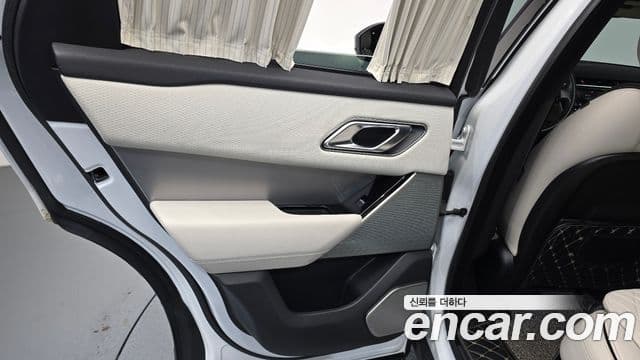 Land Rover Range Rover Velar 2019 — Photo 29/34
