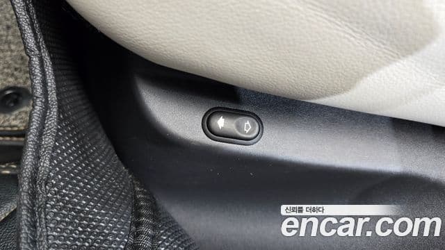 Land Rover Range Rover Velar 2019 — Photo 12/34