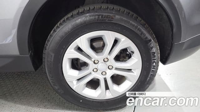 Land Rover Discovery Sport 2022 — Photo 10/32