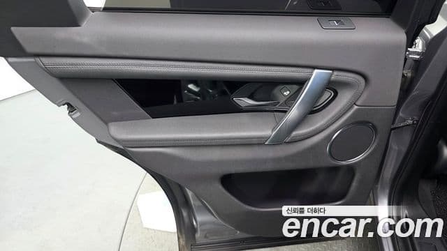 Land Rover Discovery Sport 2022 — Photo 24/32