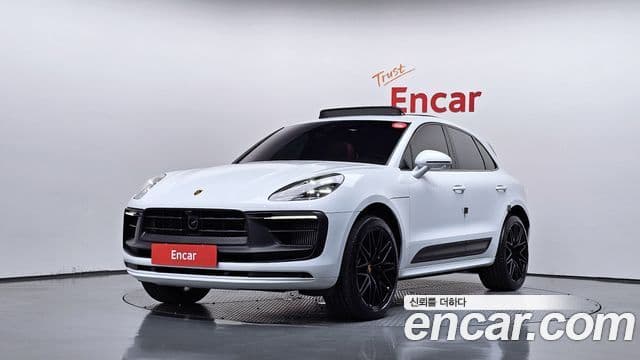 Porsche Macan 2023 — ფოტო 1/20