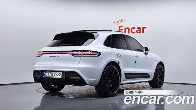 Porsche Macan 2023 — ფოტო 2/20
