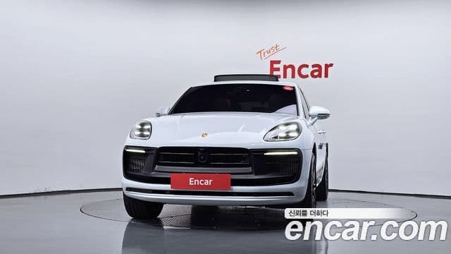 Porsche Macan 2023 — ფოტო 3/20