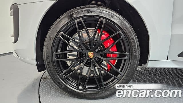 Porsche Macan 2023 — ფოტო 5/20