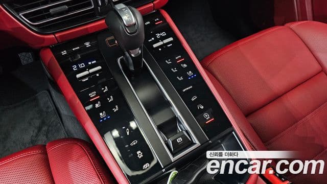 Porsche Macan 2023 — ფოტო 9/20