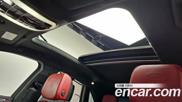 Porsche Macan 2023 — ფოტო 15/20