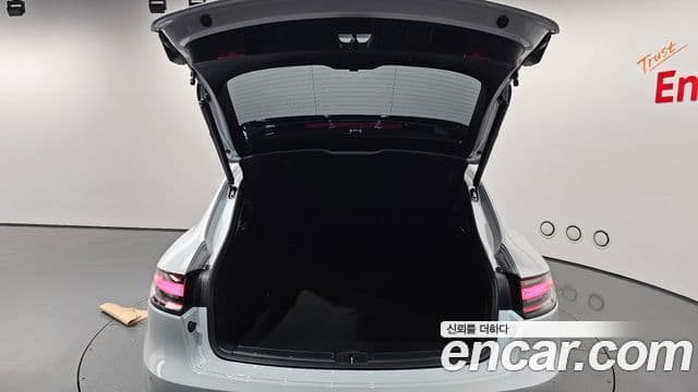 Porsche Macan 2023 — ფოტო 17/20