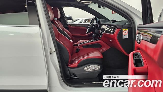 Porsche Macan 2023 — Photo 4/35