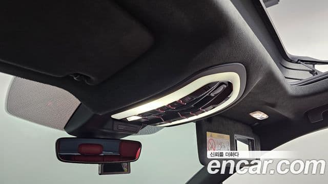 Porsche Macan 2023 — Photo 19/35