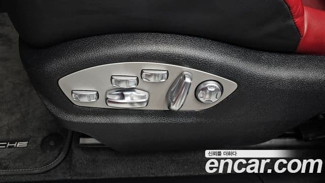 Porsche Macan 2023 — Photo 14/35