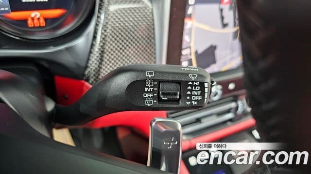 Porsche Macan 2023 — Photo 21/35