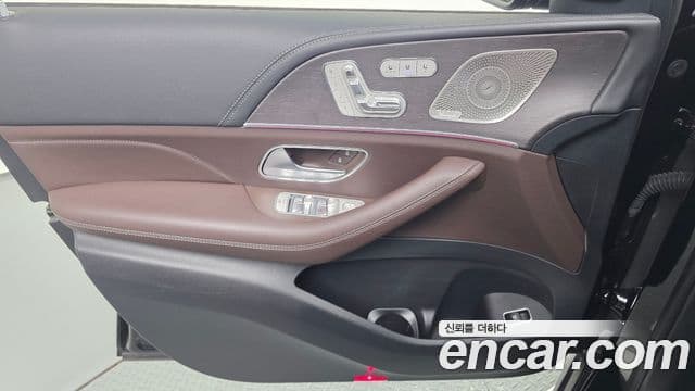 Mercedes-Benz GLE-Class 2022 — Photo 32/34