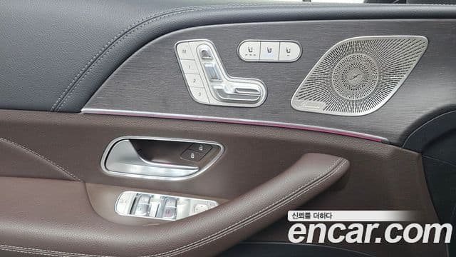 Mercedes-Benz GLE-Class 2022 — Photo 6/34