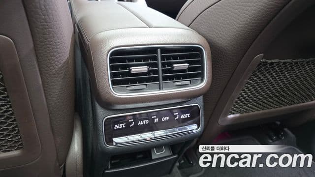 Mercedes-Benz GLE-Class 2022 — Photo 20/34