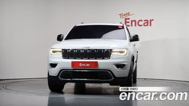 Jeep Grand Cherokee 2019 — Фото 3/20