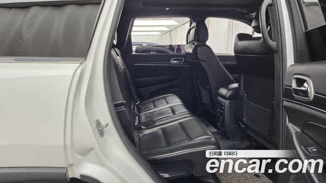 Jeep Grand Cherokee 2019 — Фото 12/20