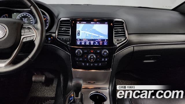 Jeep Grand Cherokee 2019 — Фото 14/20