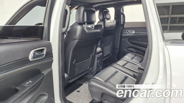 Jeep Grand Cherokee 2019 — Şəkil 8/34