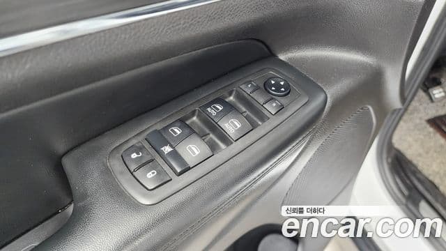Jeep Grand Cherokee 2019 — Şəkil 19/34