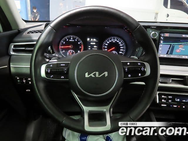 Kia K5 2022 — ფოტო 8/20