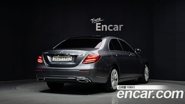 Mercedes-Benz E-Class 2019 — ფოტო 2/20