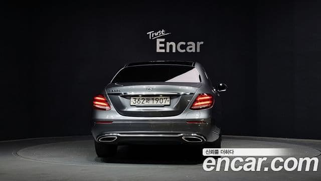 Mercedes-Benz E-Class 2019 — ფოტო 4/20