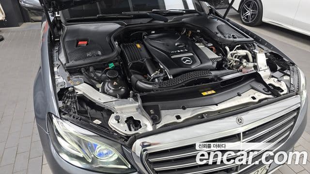 Mercedes-Benz E-Class 2019 — ფოტო 6/20