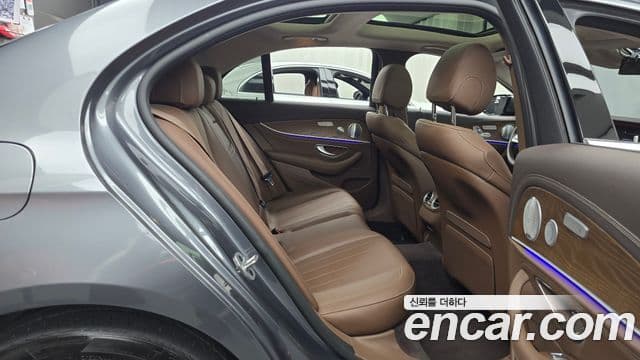 Mercedes-Benz E-Class 2019 — ფოტო 11/20