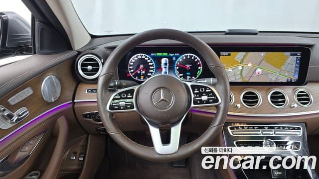 Mercedes-Benz E-Class 2019 — ფოტო 13/20