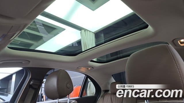 Mercedes-Benz E-Class 2019 — ფოტო 15/20