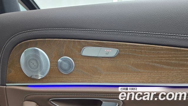 Mercedes-Benz E-Class 2019 — ფოტო 19/20