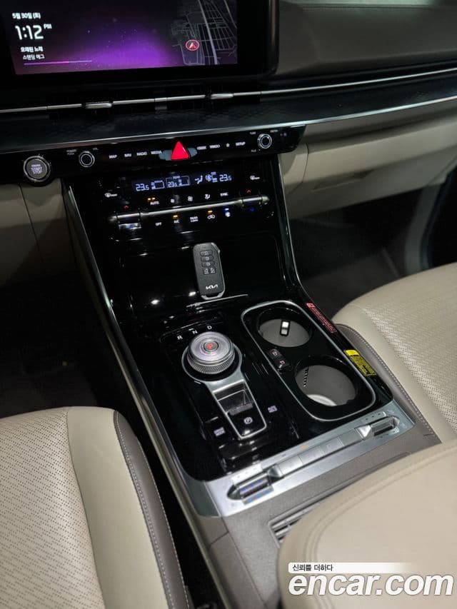 Kia Carnival 2021 — ფოტო 8/20