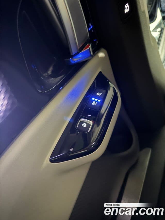Kia Carnival 2021 — ფოტო 15/20
