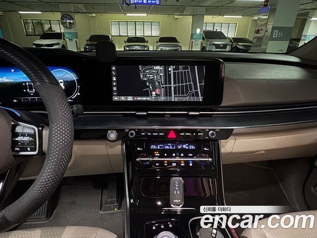 Kia Carnival 2021 — ფოტო 16/20