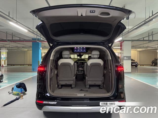Kia Carnival 2021 — ფოტო 17/20