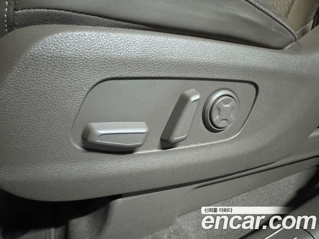 Kia Carnival 2021 — ფოტო 19/20
