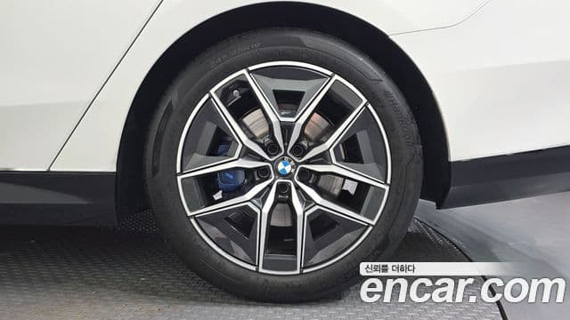 BMW 5 Series 2025 — Photo 10/34